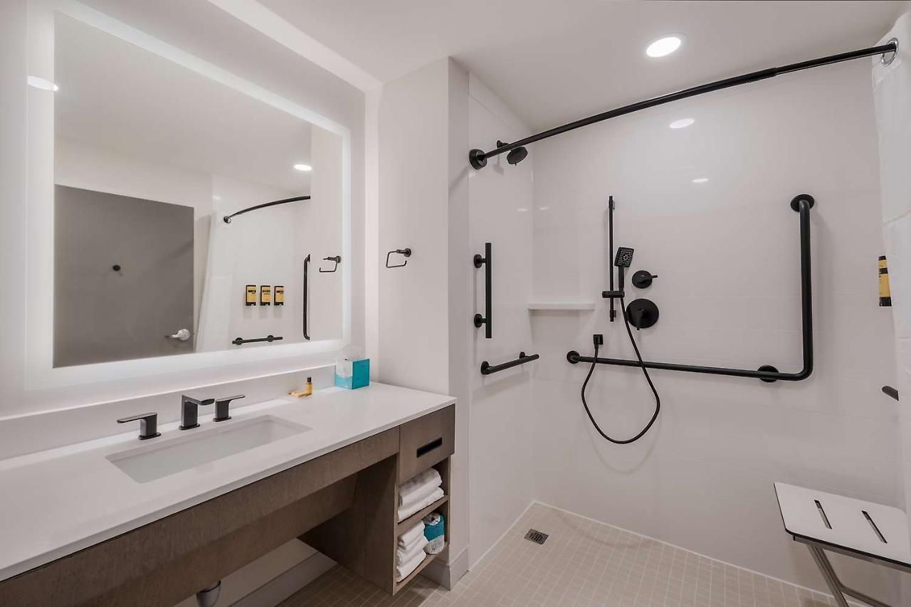 Best Western Plus Пари Саунд Екстериор снимка